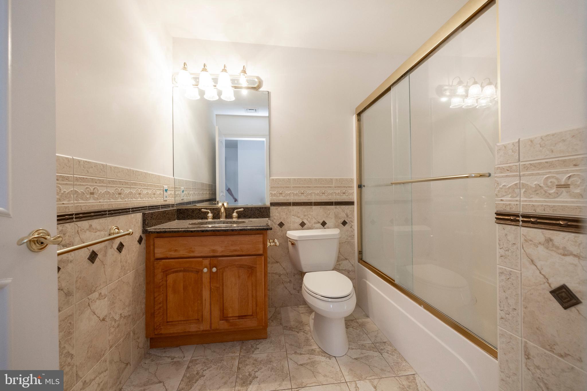 1956 Hunt Valley Road Lansdale, PA 19446 - Photo 68 of 96 2nd Floor Bath