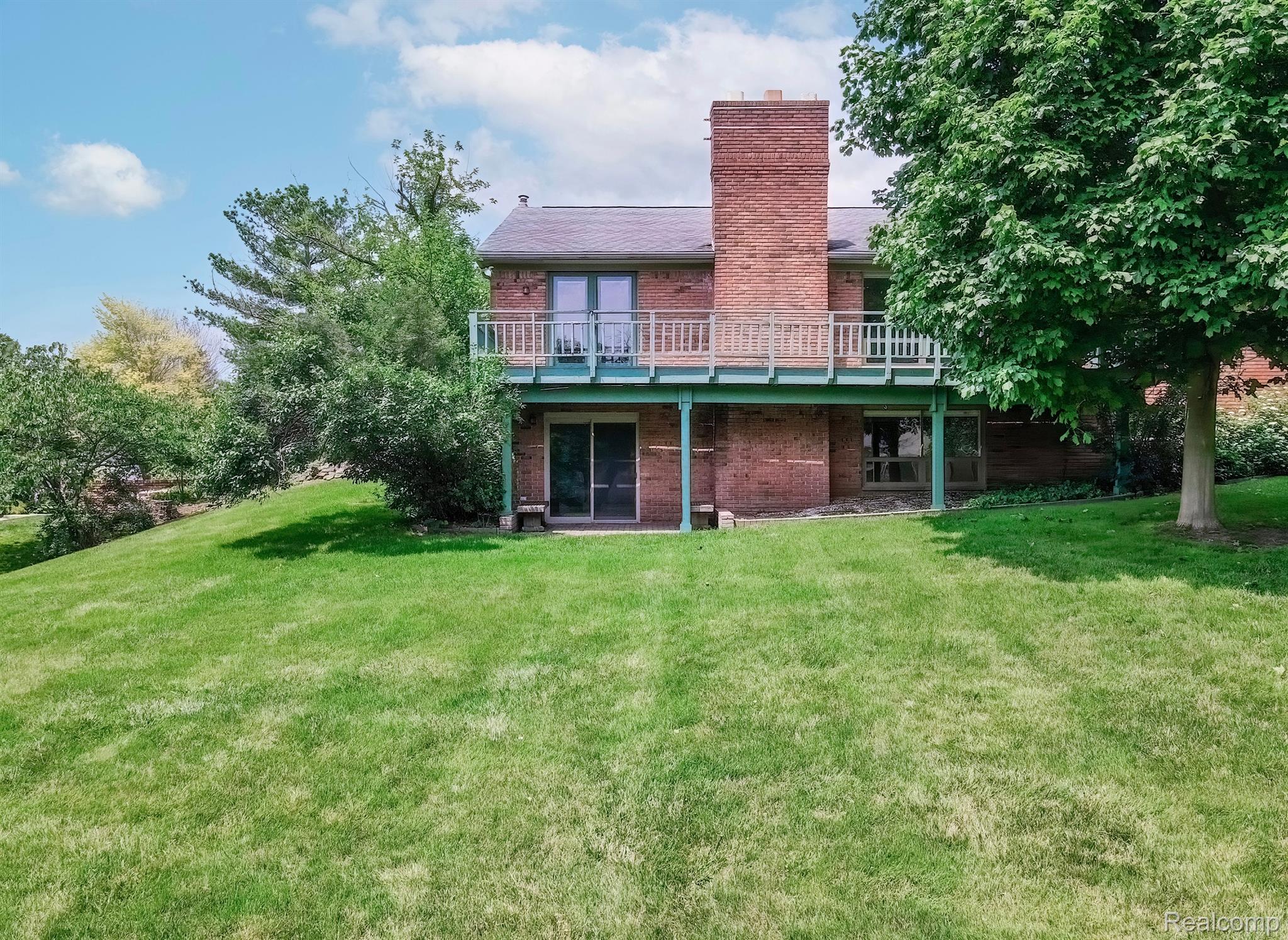 5211 Darby Circle Rochester, MI 48306 - Photo 45 of 49 Fantastic backyard