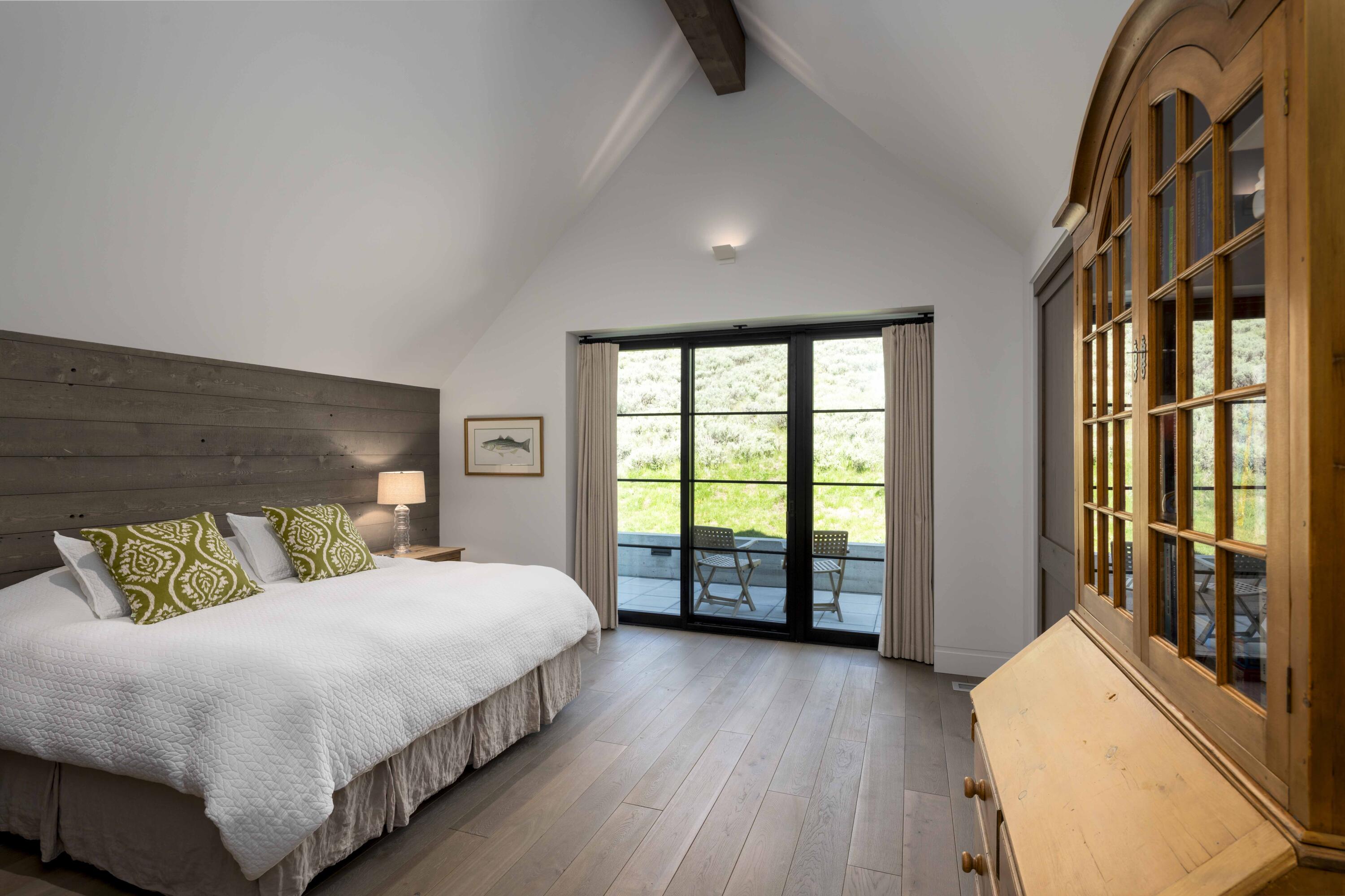 305 Diamond Back Road Sun Valley, ID 83353 - Photo 18 of 28 Main floor guest bedroom