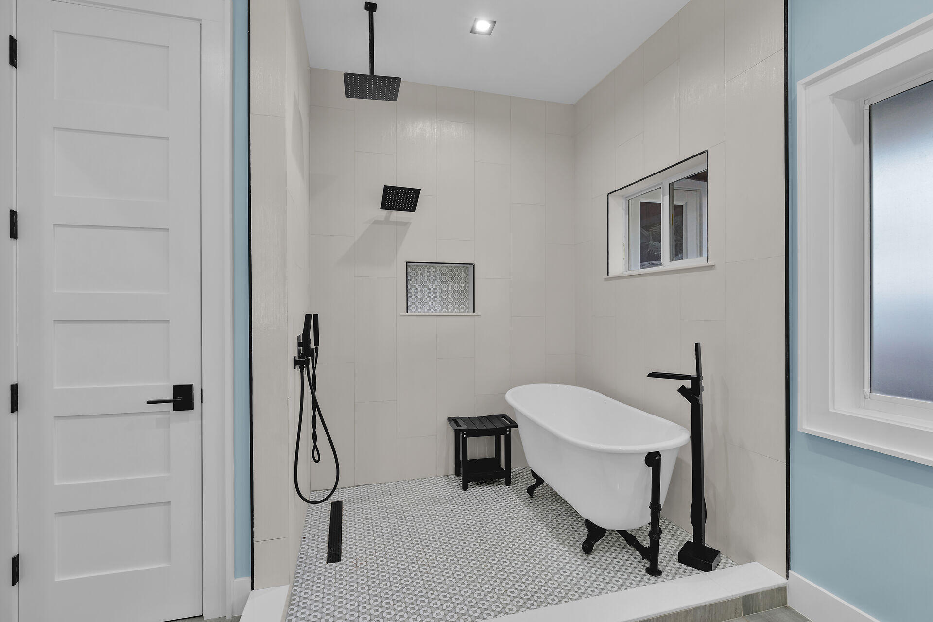 2827 Harris Avenue Key West, FL 33040 - Photo 42 of 80 Master Claw Tub -2827 Harris Ave