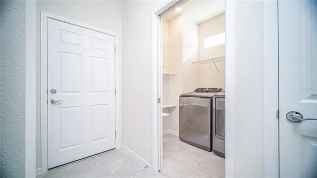 a view of livingroom with furniture