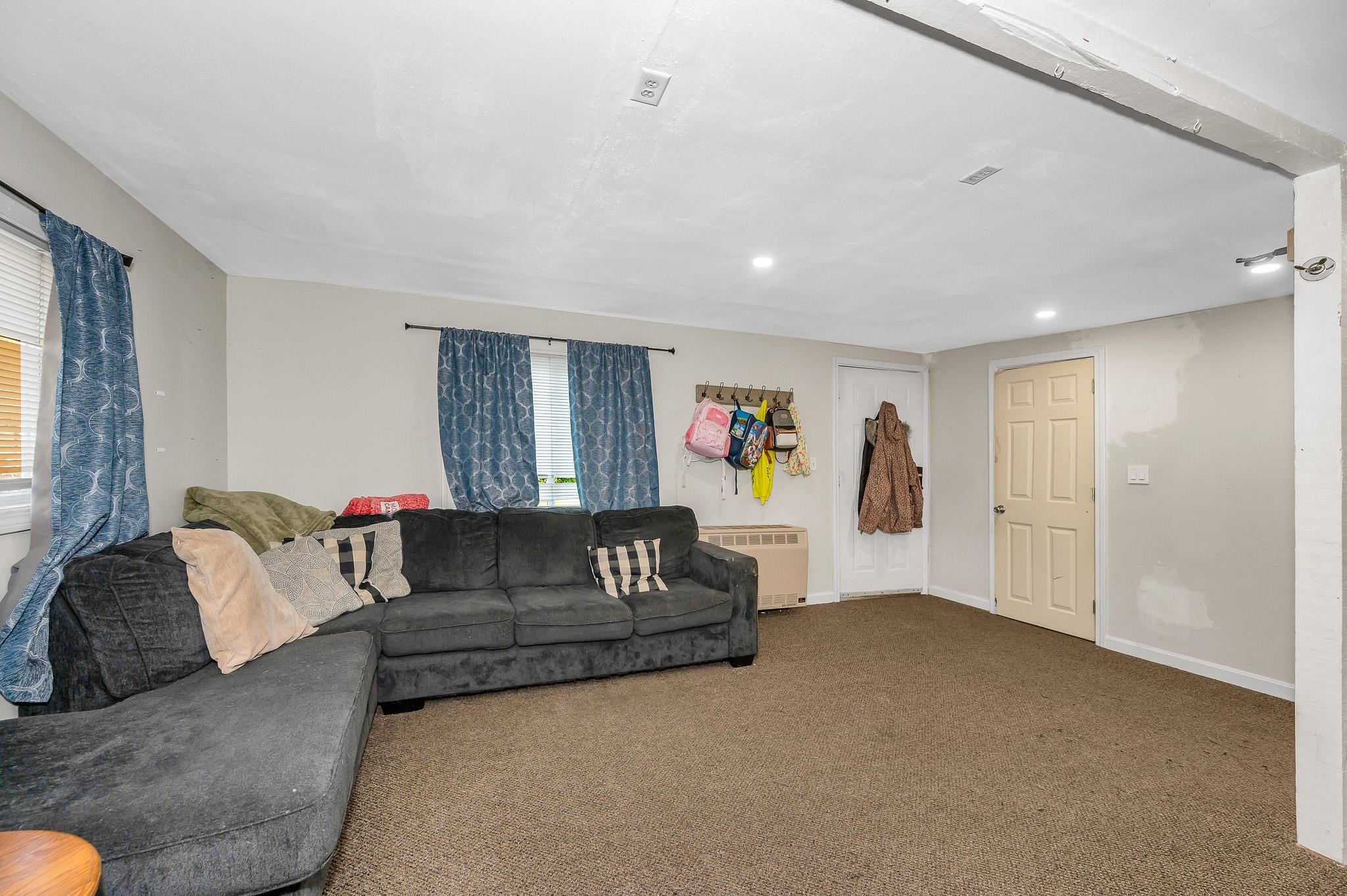 605 Chases Grove Road Derry, NH 03038 - Photo 5 of 32 Gallery Image 5