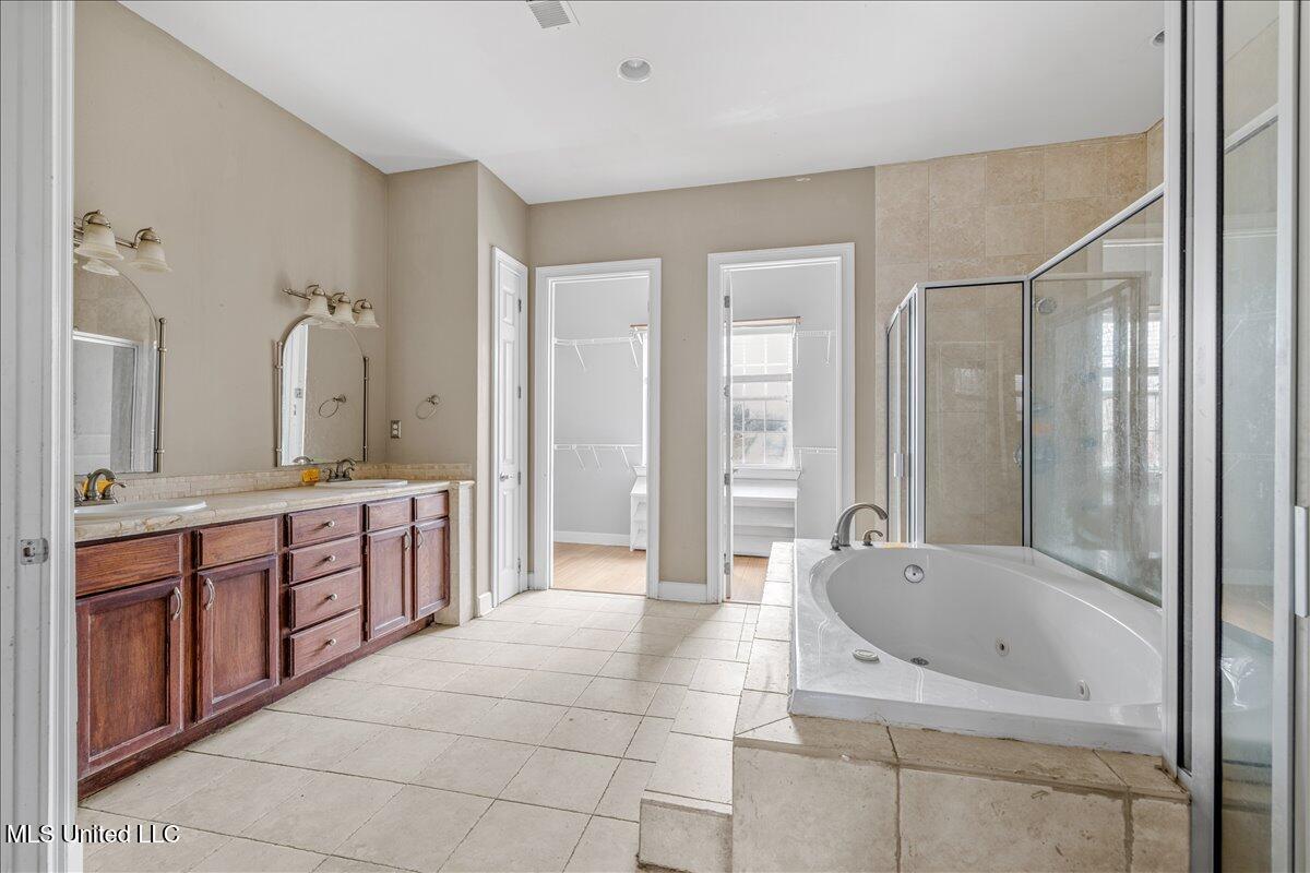 4784 Austin Road Nesbit, MS 38651 - Photo 28 of 48 28-Primary Bath