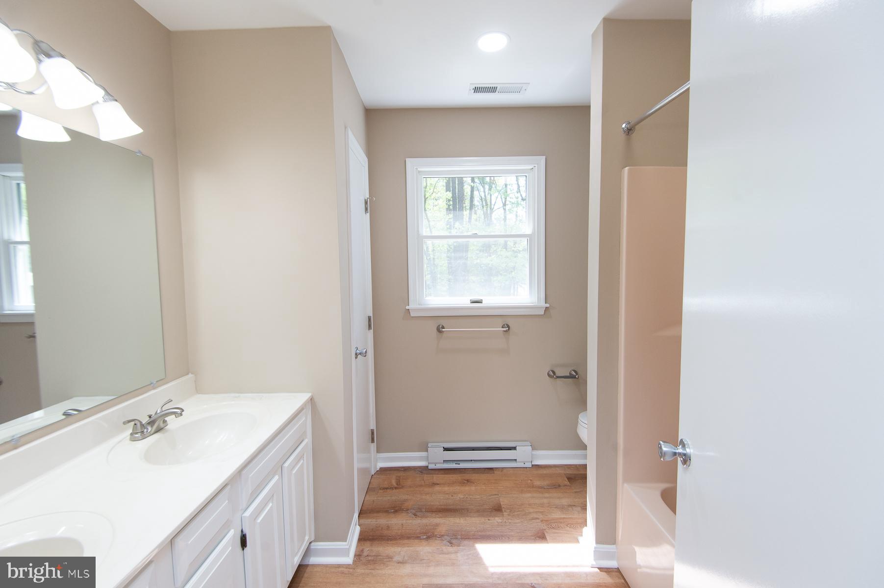 5951 Ross Neck Road Cambridge, MD 21613 - Photo 22 of 53 Primary bath