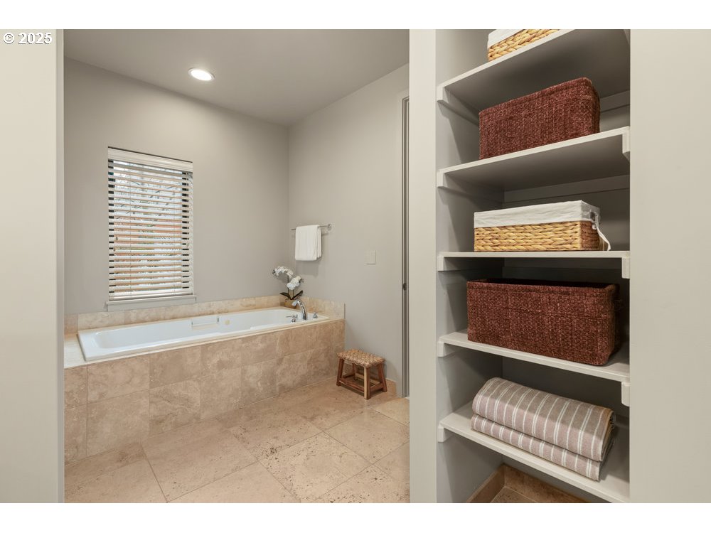 1684 Northwest Riverscape Street Portland, OR 97209 - Photo 30 of 47 Gallery Image 30