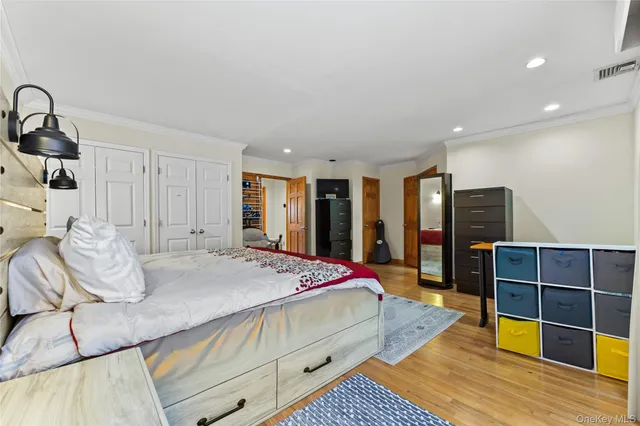 $1,150,000 | 4 John Bean Court, Port Washington, NY 11050