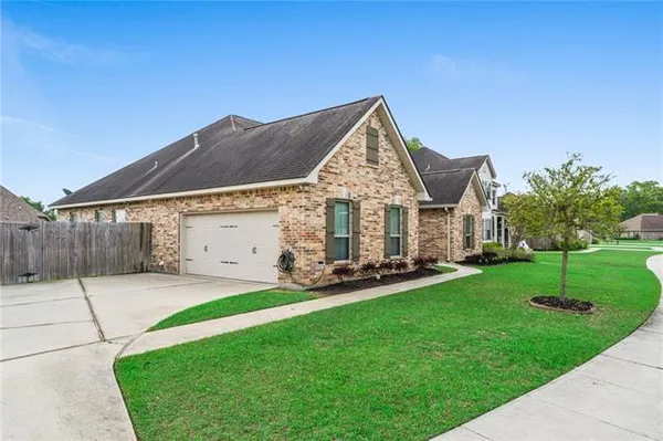$385,000 | 657 Pine Grove Loop, Madisonville, LA 70447