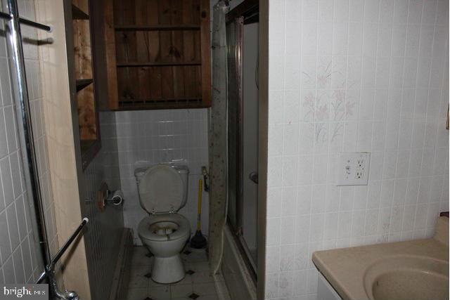 486 Guernsey Road Aspers, PA 17304 - Photo 2 of 22 Bath