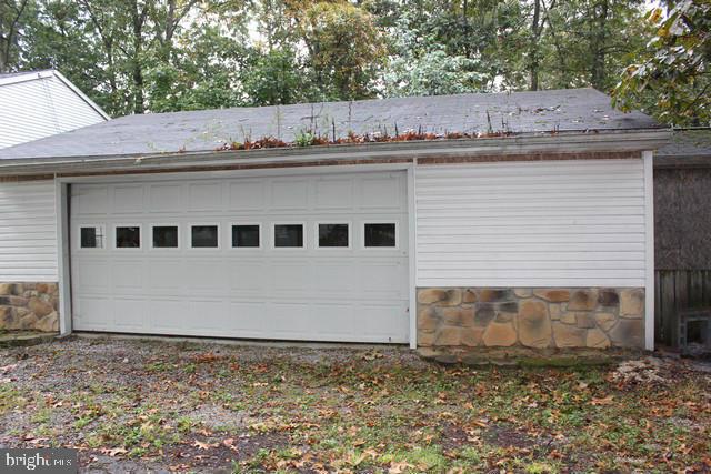 486 Guernsey Road Aspers, PA 17304 - Photo 11 of 22 Exterior (Garage)