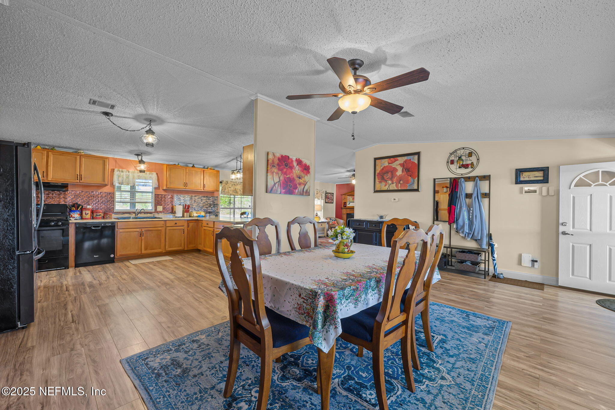 281 Stokes Landing Road Palatka, FL 32177 - Photo 16 of 42 Dining/Kitchen