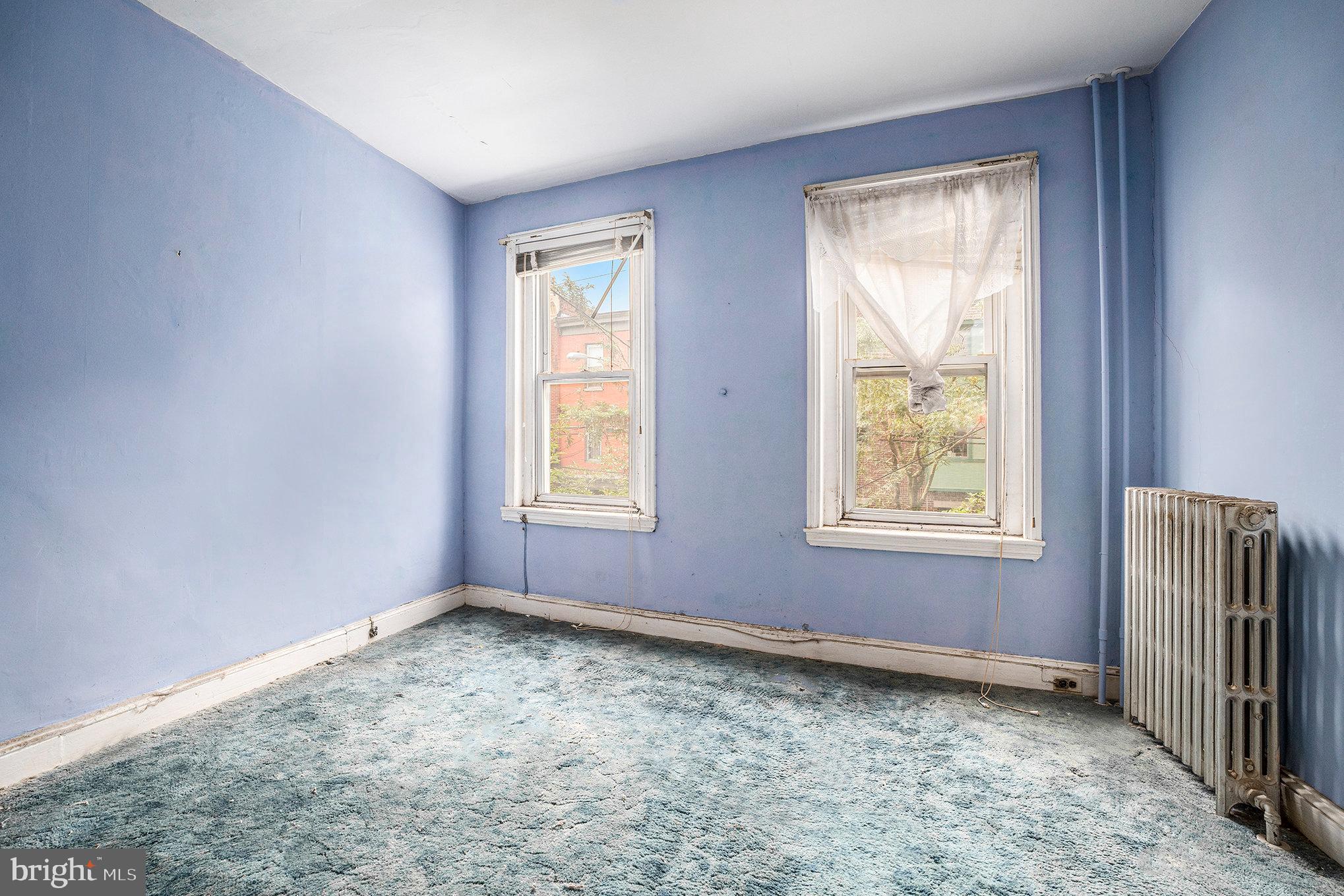 527 Christian Street Philadelphia, PA 19147 - Photo 17 of 28 an empty room with windows