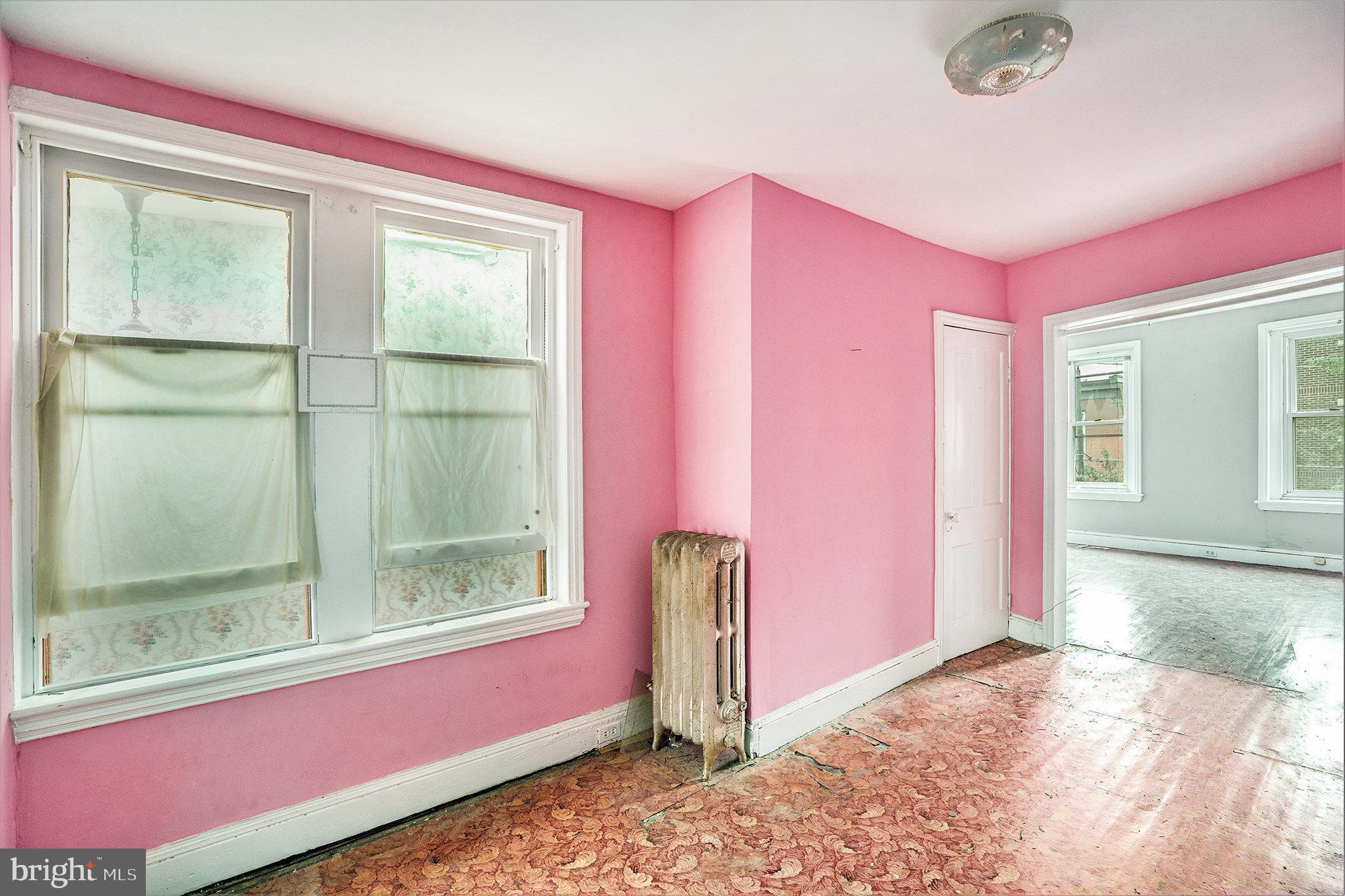 527 Christian Street Philadelphia, PA 19147 - Photo 22 of 28 a view of livingroom with window