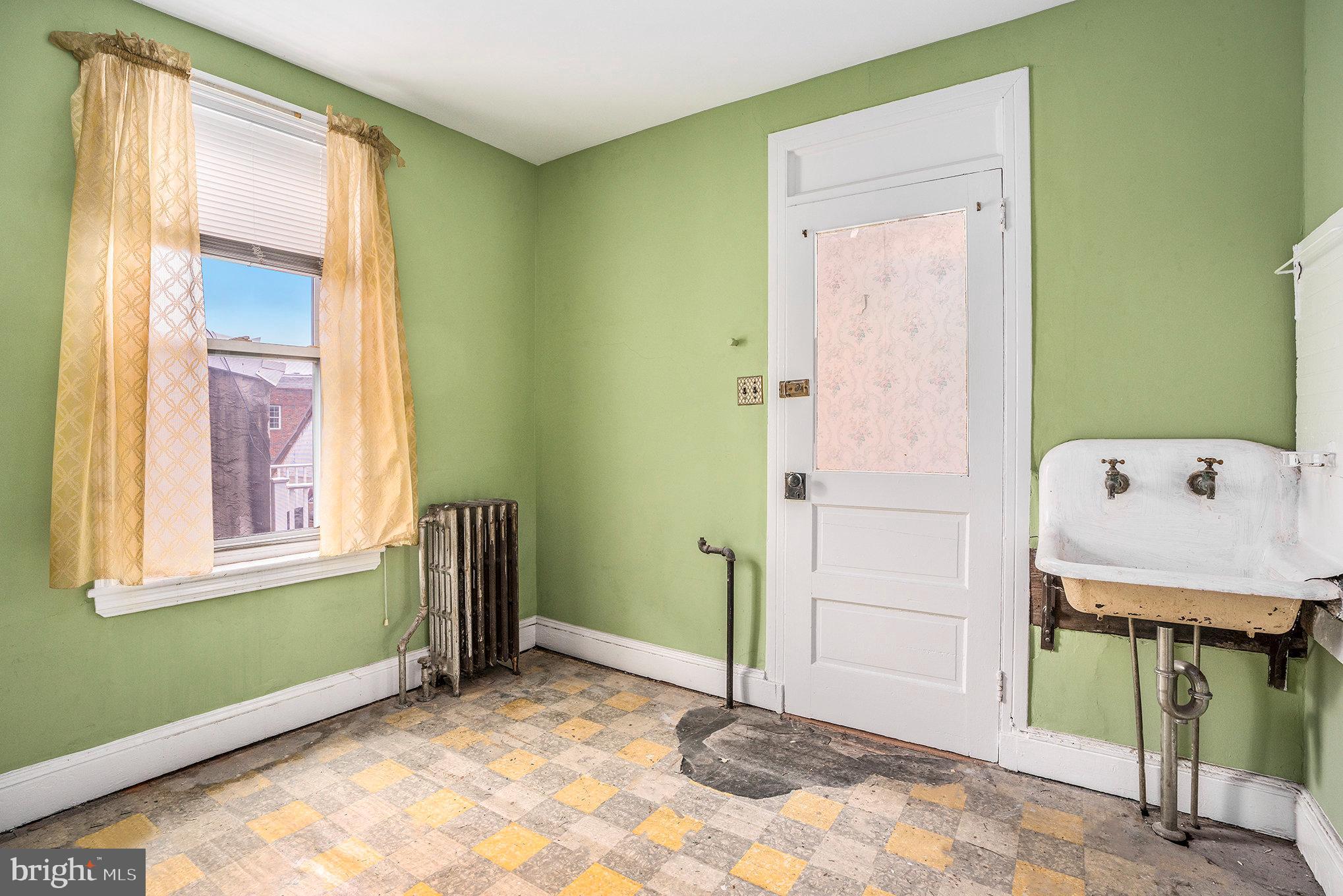 527 Christian Street Philadelphia, PA 19147 - Photo 24 of 28 a view of an empty room with a window