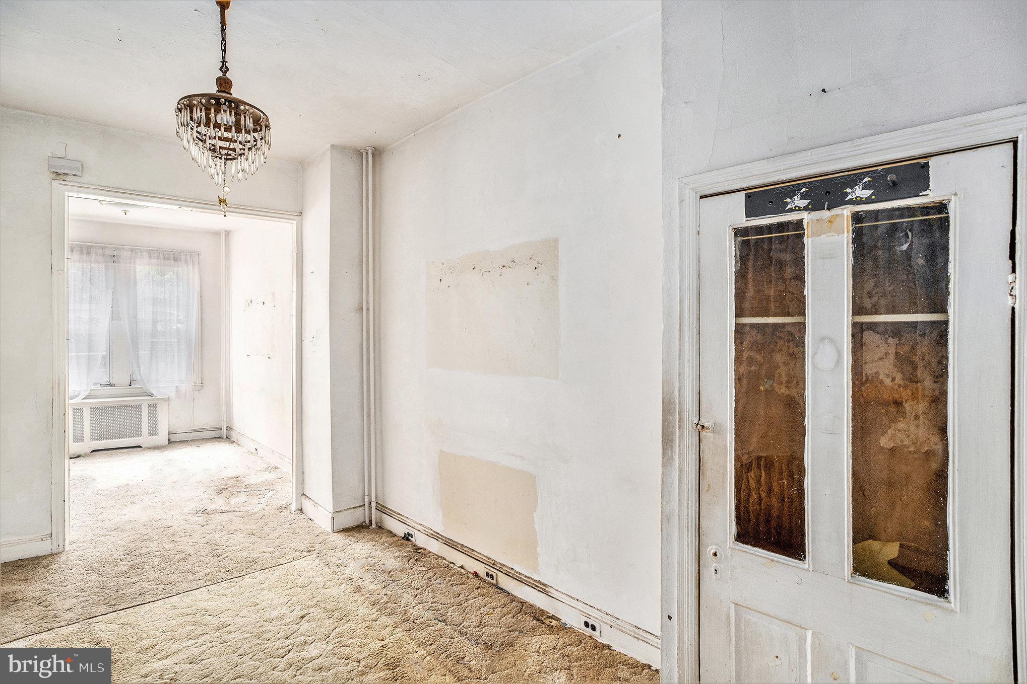 527 Christian Street Philadelphia, PA 19147 - Photo 8 of 28 a view of a hallway with a chandelier