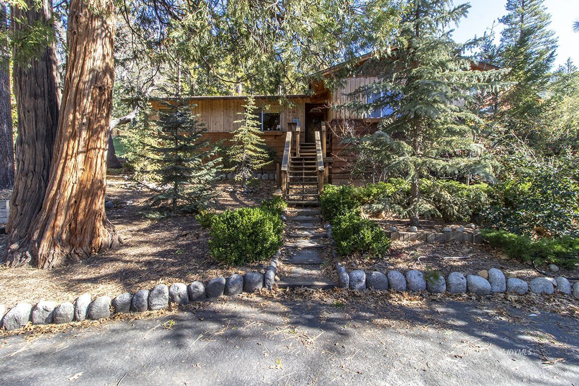 25230 Glen Road Idyllwild, CA 92549 - Photo 46 of 57 a backyard of a house with lots of green space