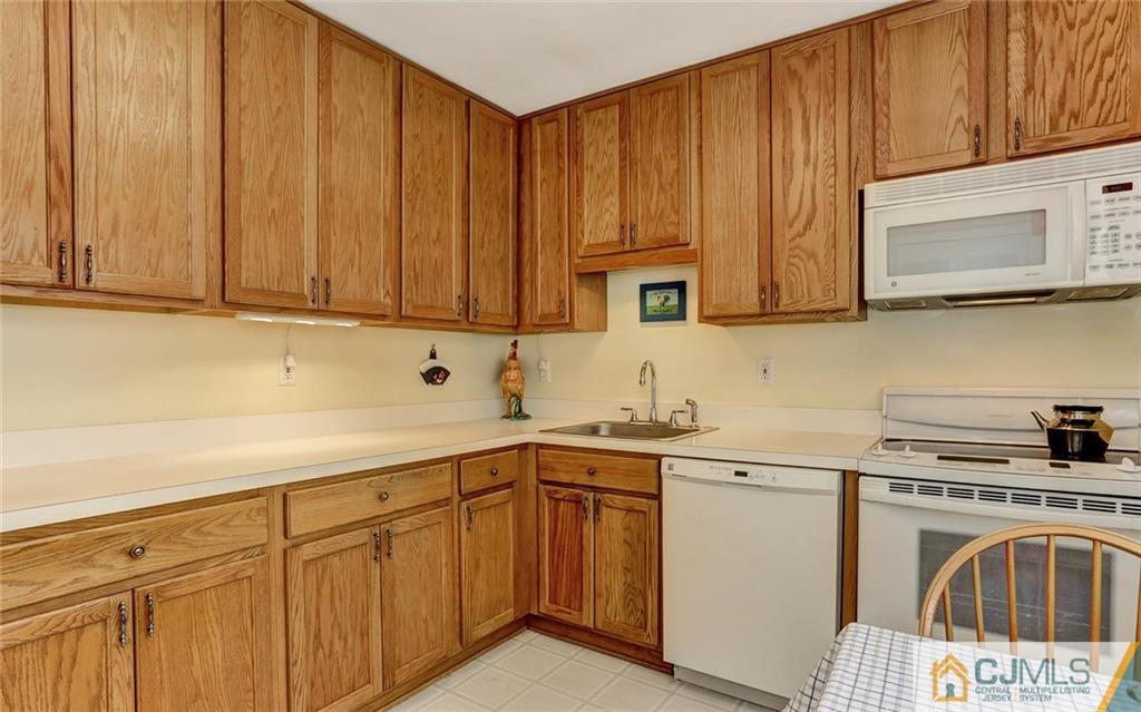 14 Wheeler Road Kendall Park, NJ 08824 - Photo 3 of 21 Gallery Image 3