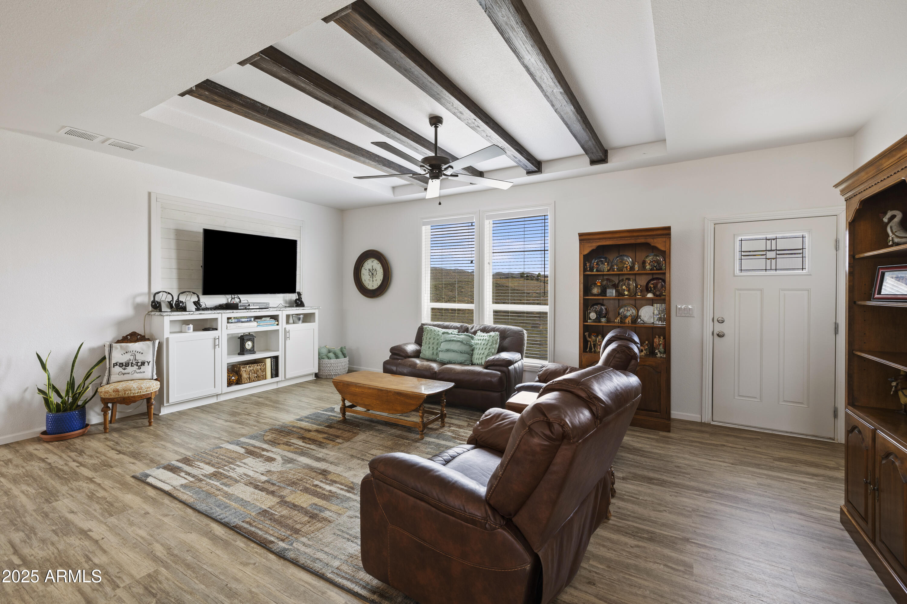 1235 North Harvest Road Dewey, AZ 86327 - Photo 3 of 37 a living room with furniture and a flat screen tv