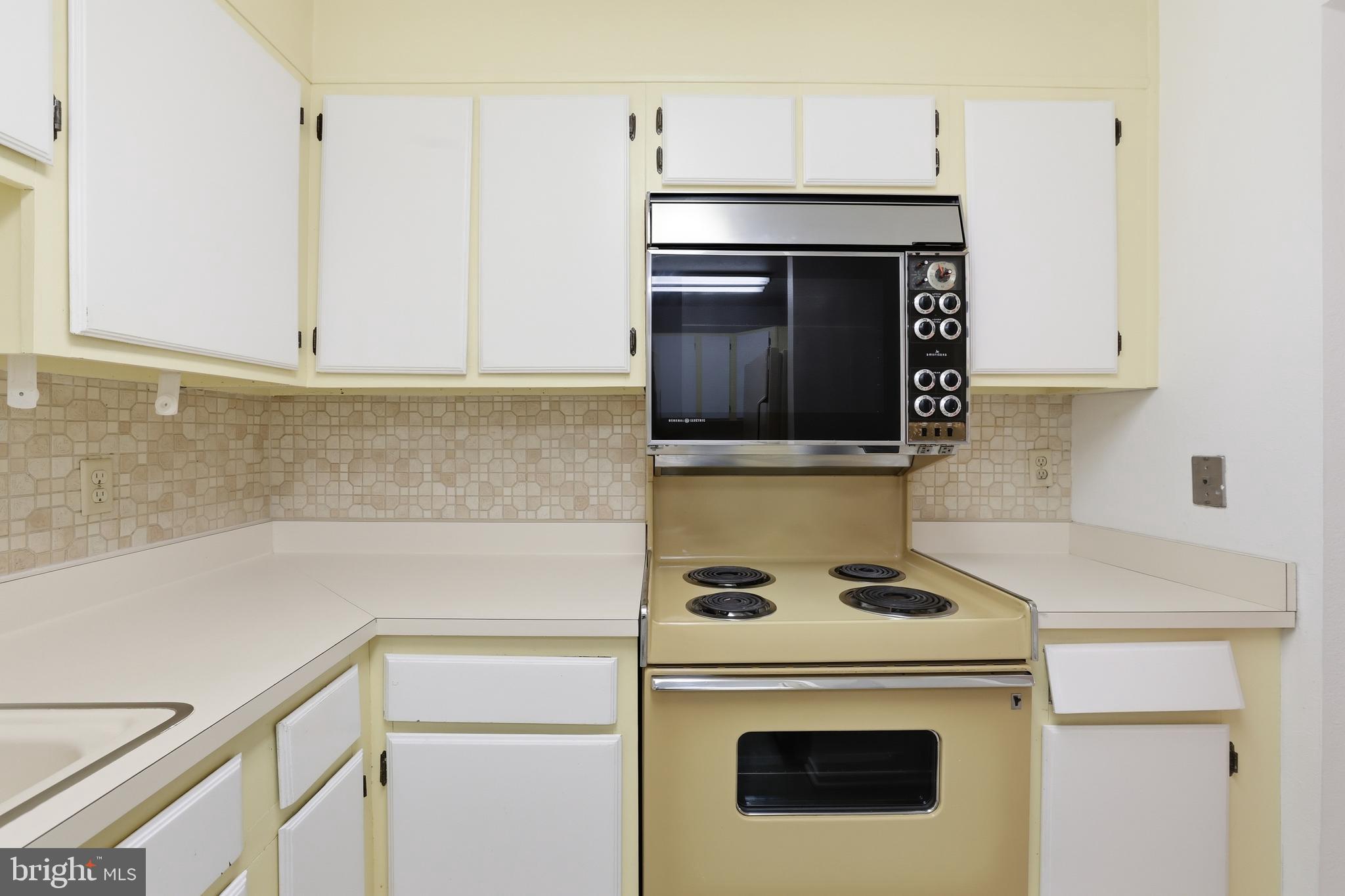 6101 Edsall Road, Unit 502 Alexandria, VA 22304 - Photo 11 of 33 Fully-functional — upgrade and make it your own!