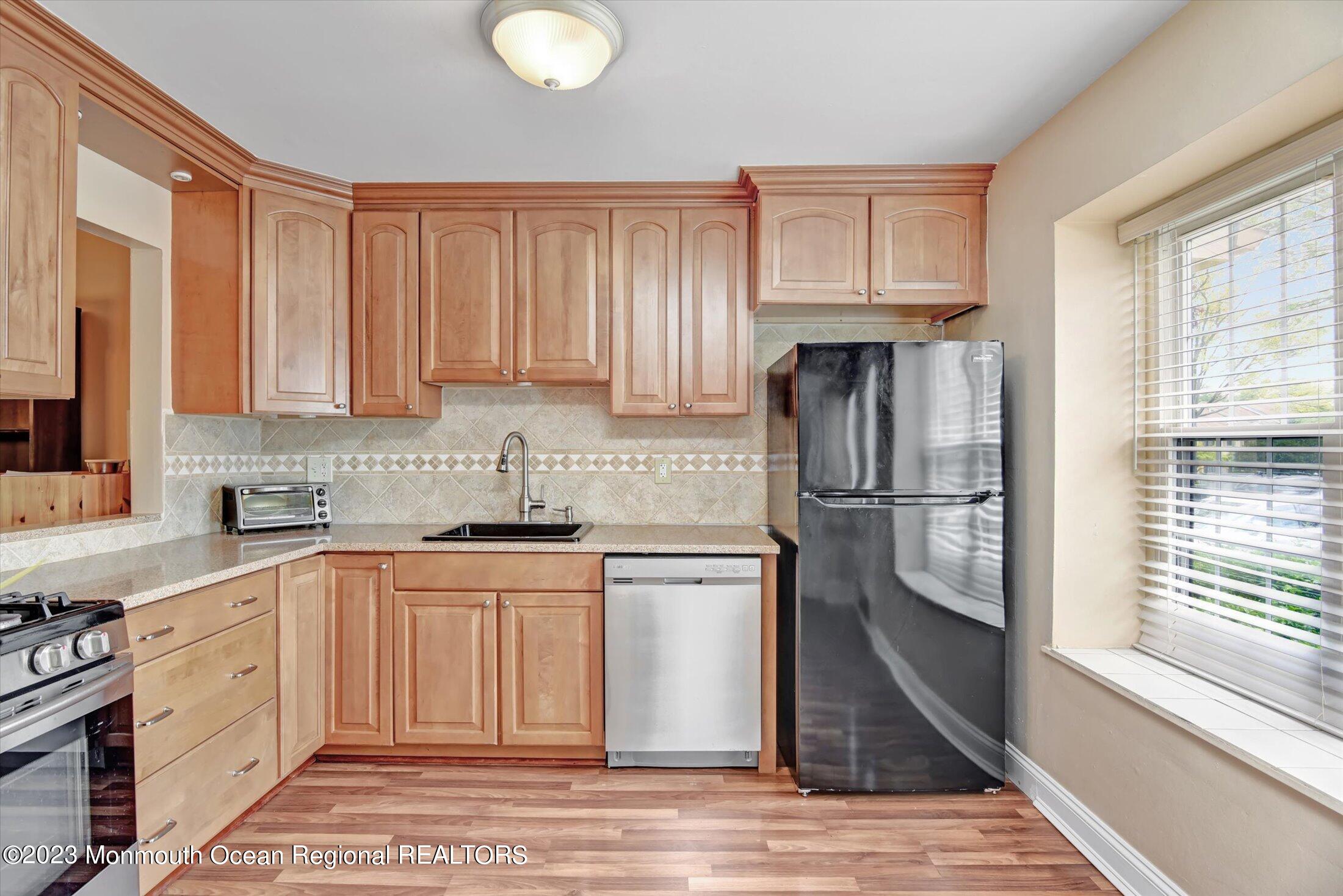 32 Balmoral Court Aberdeen, NJ 07747 - Photo 11 of 26 14-Kitchen