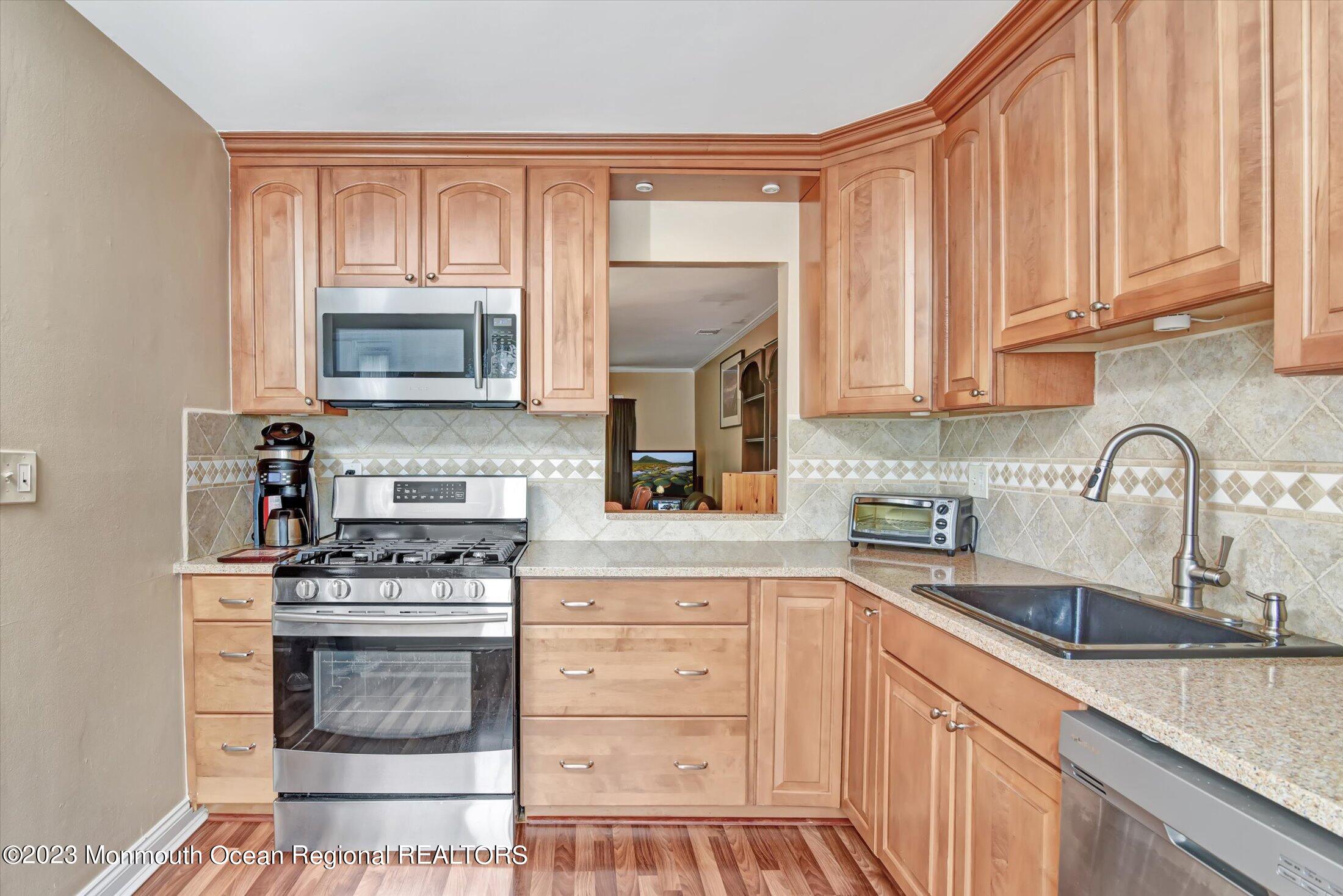 32 Balmoral Court Aberdeen, NJ 07747 - Photo 12 of 26 15-Kitchen
