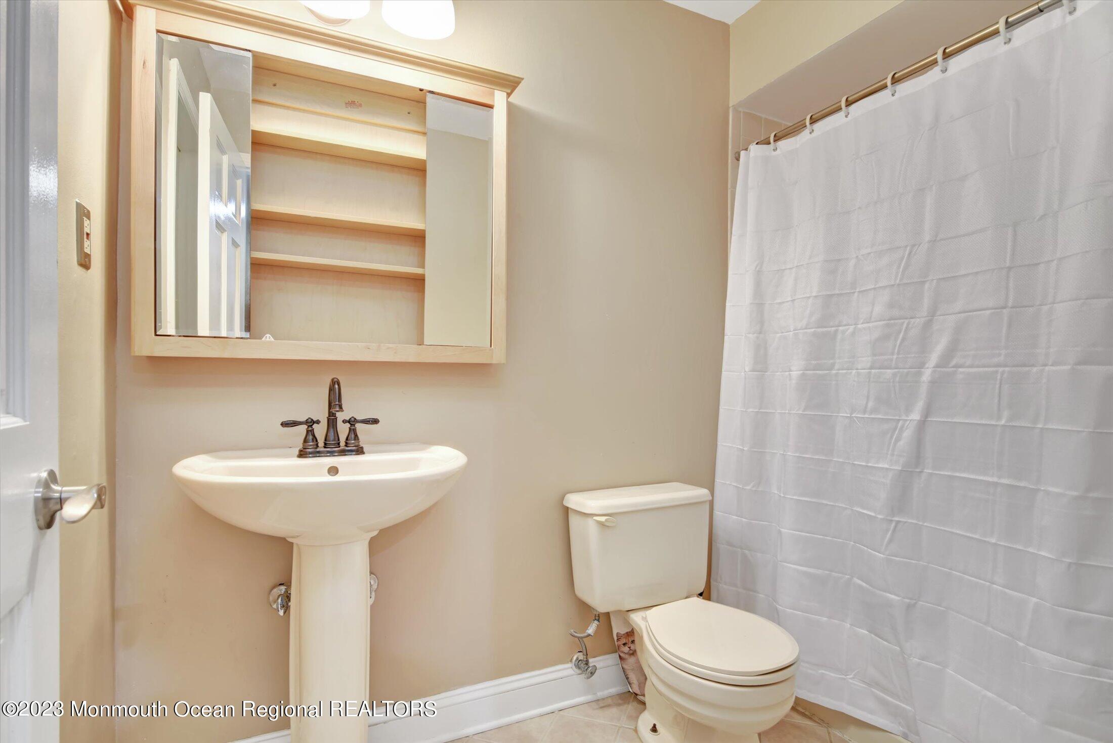 32 Balmoral Court Aberdeen, NJ 07747 - Photo 17 of 26 24-Bathroom