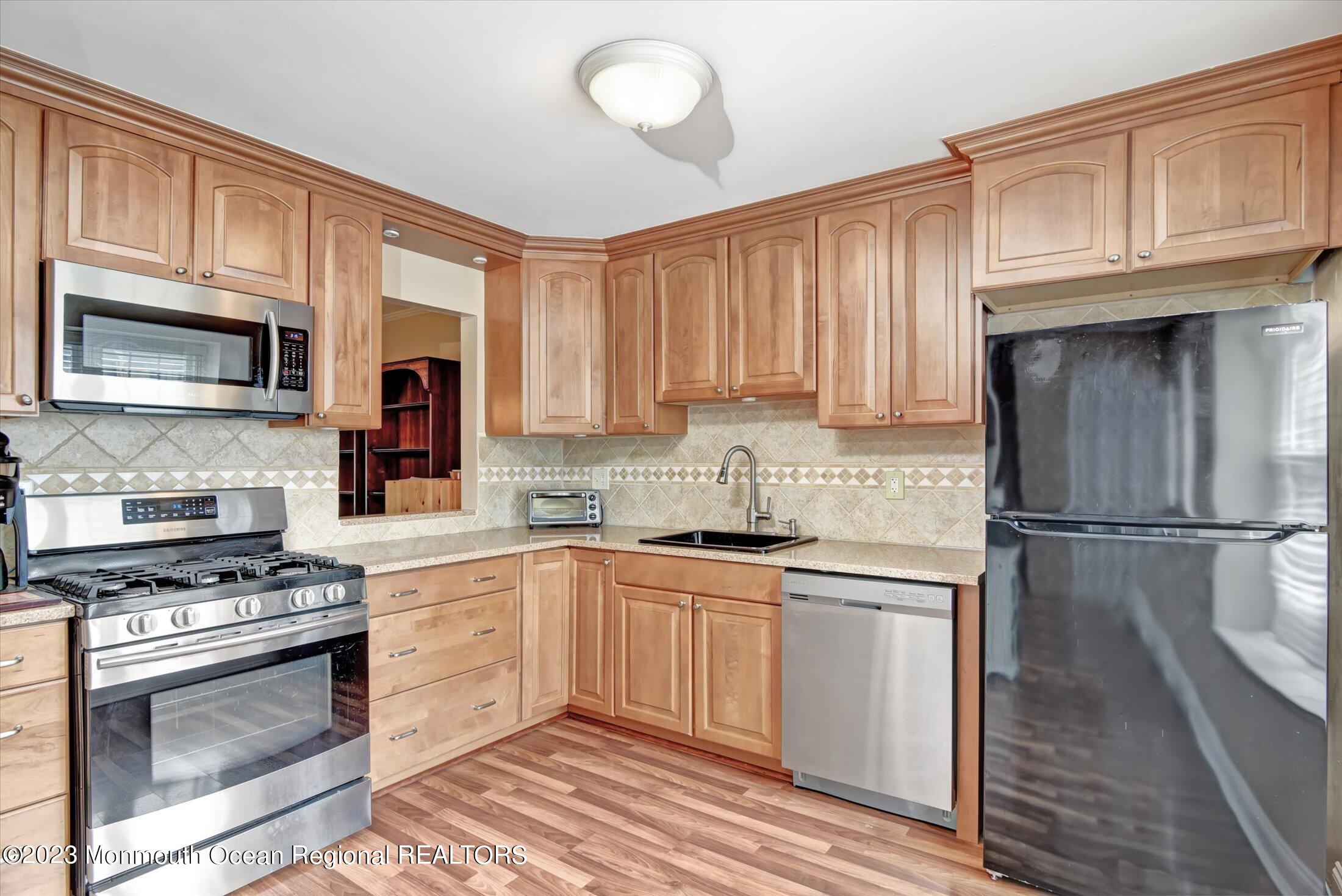 32 Balmoral Court Aberdeen, NJ 07747 - Photo 10 of 26 13-Kitchen