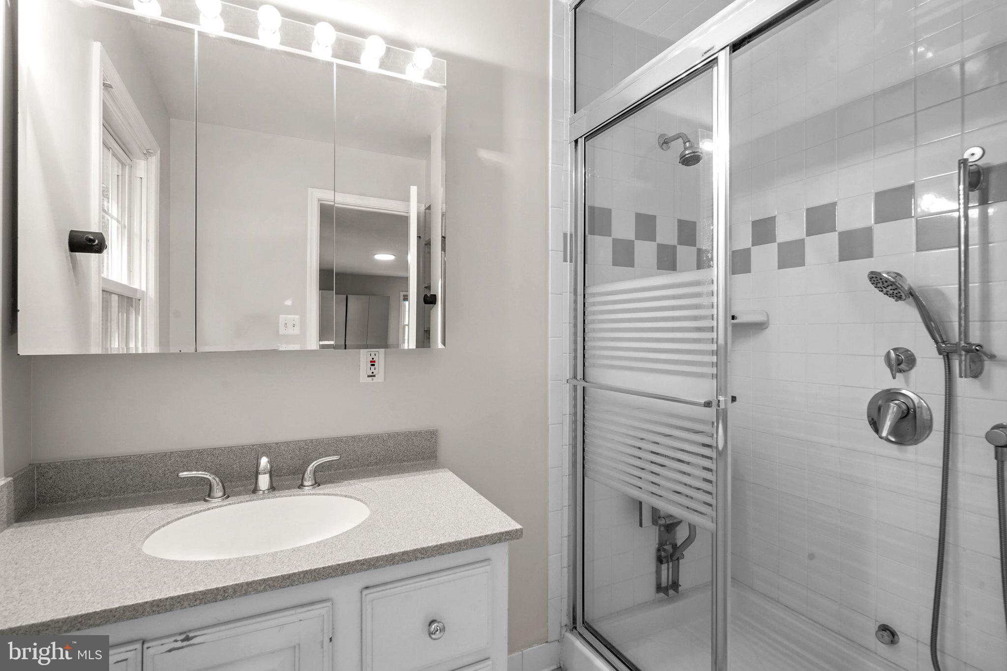 13800 Turnmore Road Silver Spring, MD 20906 - Photo 25 of 39 Primary Bathroom