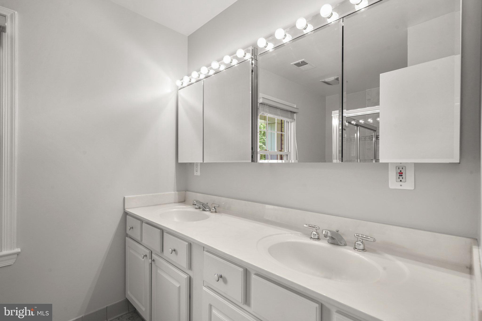 13800 Turnmore Road Silver Spring, MD 20906 - Photo 29 of 39 Hall bathroom