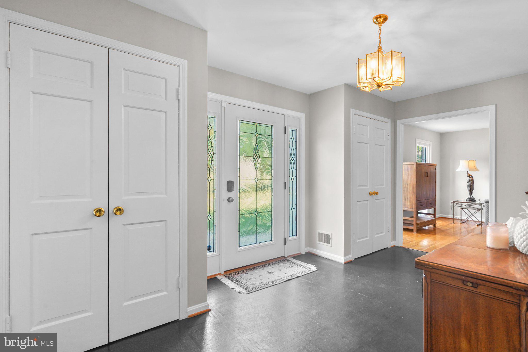 13800 Turnmore Road Silver Spring, MD 20906 - Photo 3 of 39 Foyer