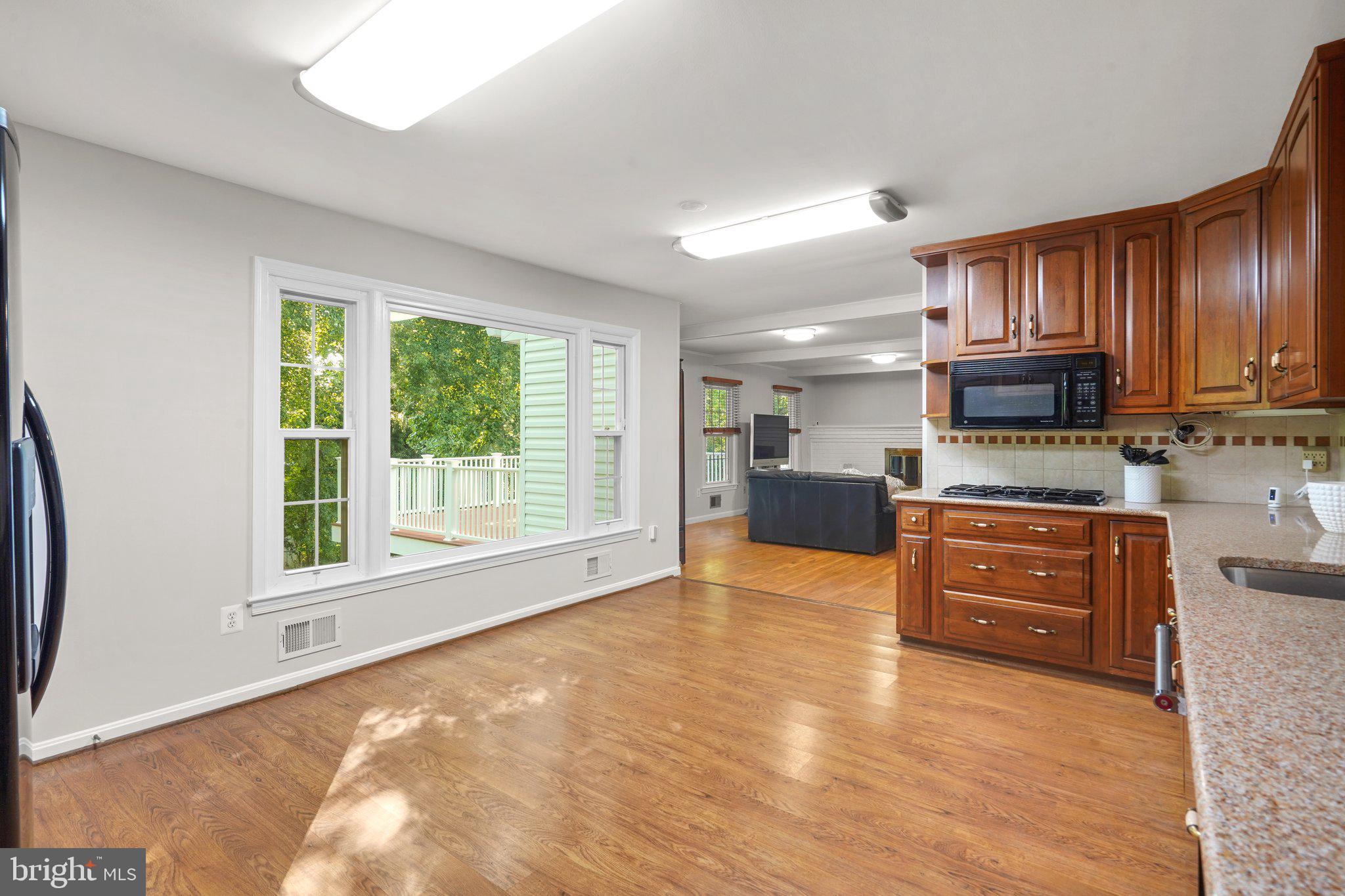 13800 Turnmore Road Silver Spring, MD 20906 - Photo 9 of 39 Kitchen