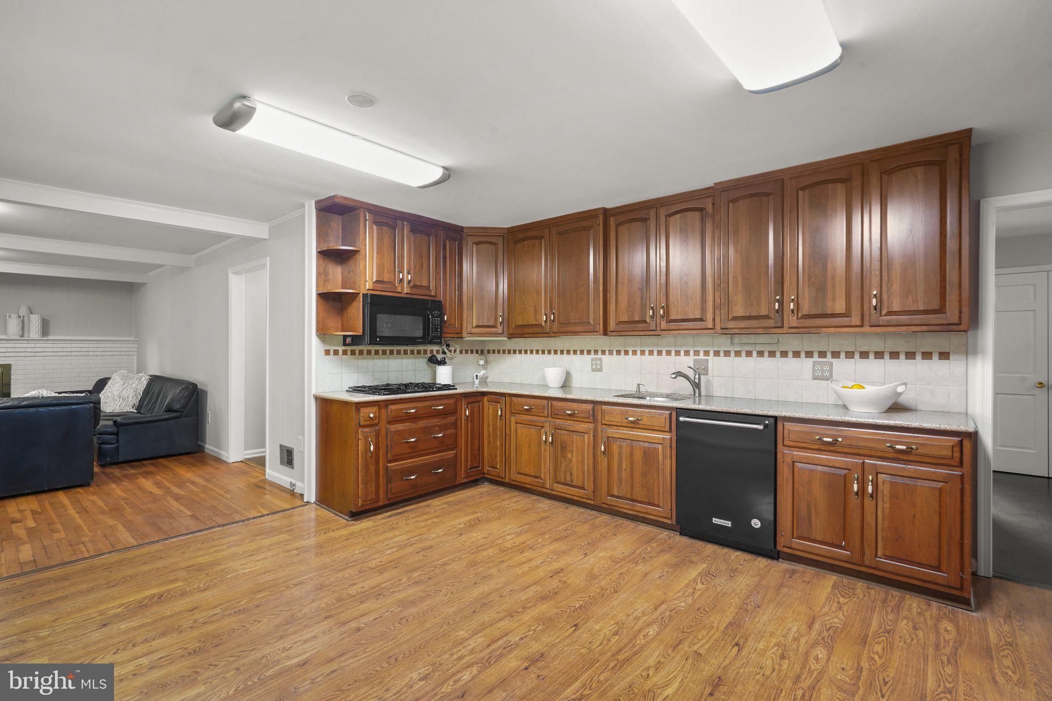 13800 Turnmore Road Silver Spring, MD 20906 - Photo 10 of 39 Kitchen