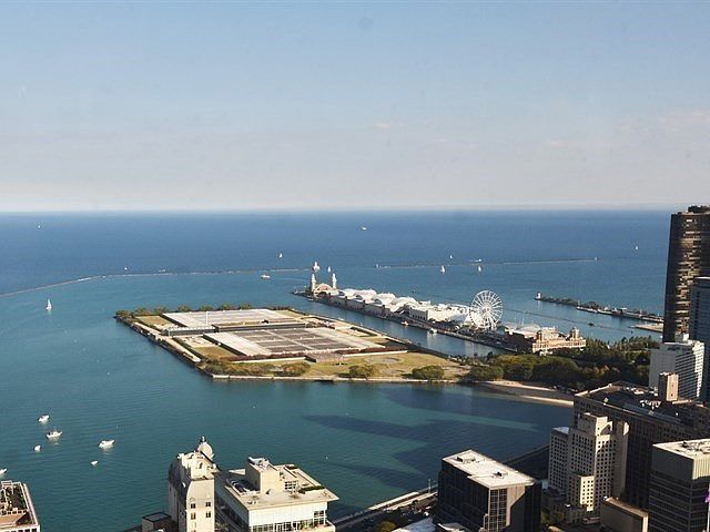 175 East Delaware Place, Unit 5712 Chicago, IL 60611 - Photo 28 of 41