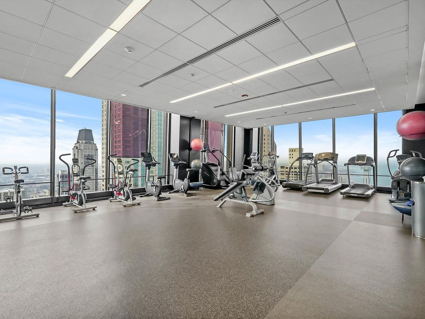 175 East Delaware Place, Unit 5712 Chicago, IL 60611 - Photo 30 of 41