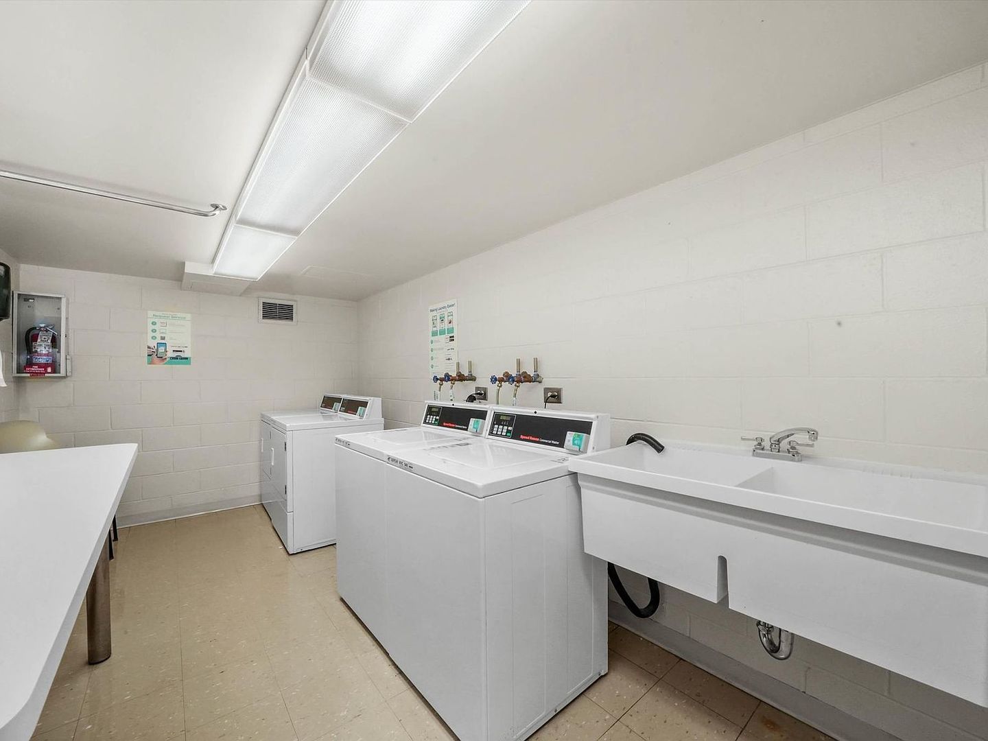 175 East Delaware Place, Unit 5712 Chicago, IL 60611 - Photo 35 of 41