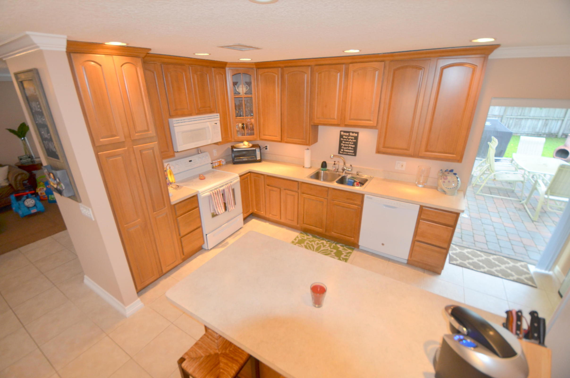22219 Southwest 63rd Avenue Boca Raton, FL 33428 - Photo 8 of 20 5