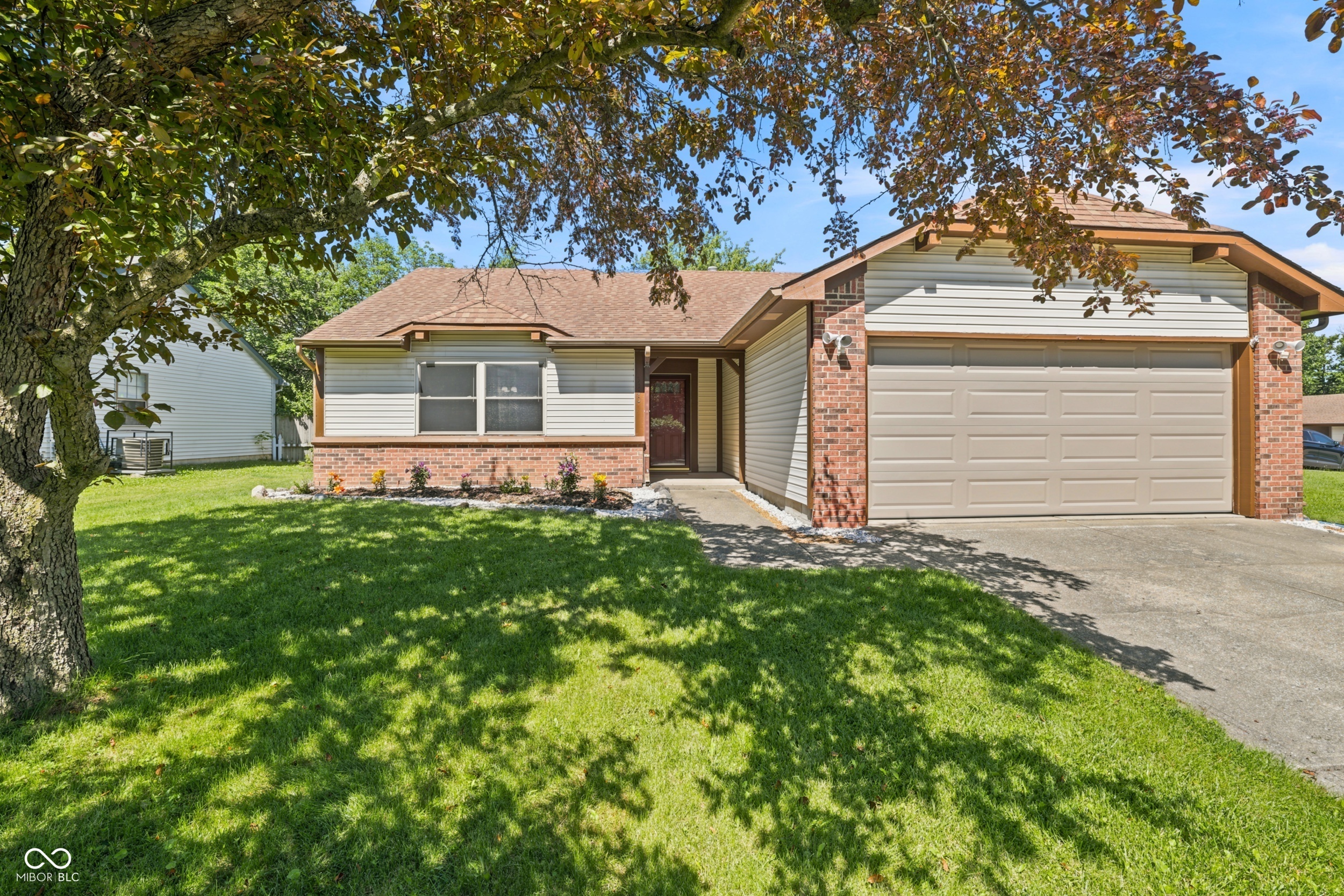 3140 Shellbark Drive Indianapolis, IN 46235 - Photo 2 of 35