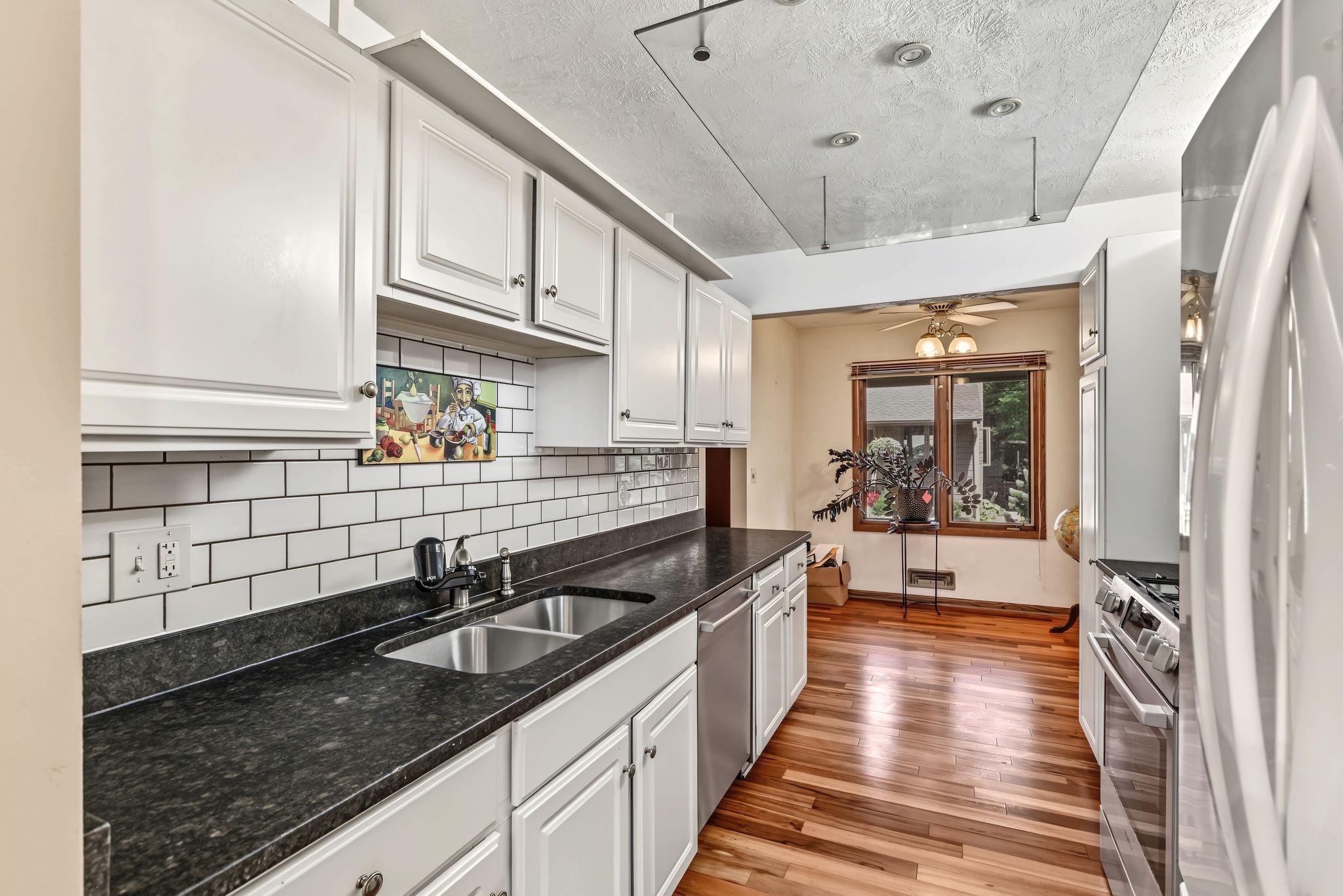 10275 Scarborough Road Bloomington, MN 55437 - Photo 13 of 38 Gallery Image 13