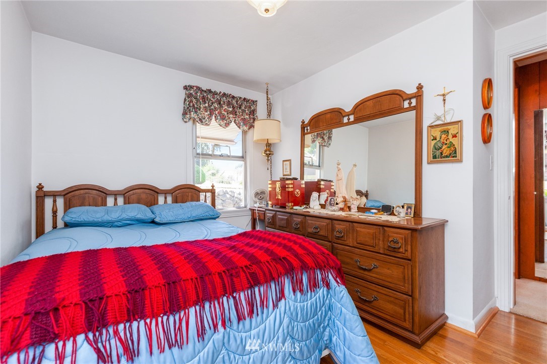 464 Bronson Way Northeast Renton, WA 98056 - Photo 16 of 25 a bedroom with bed and window