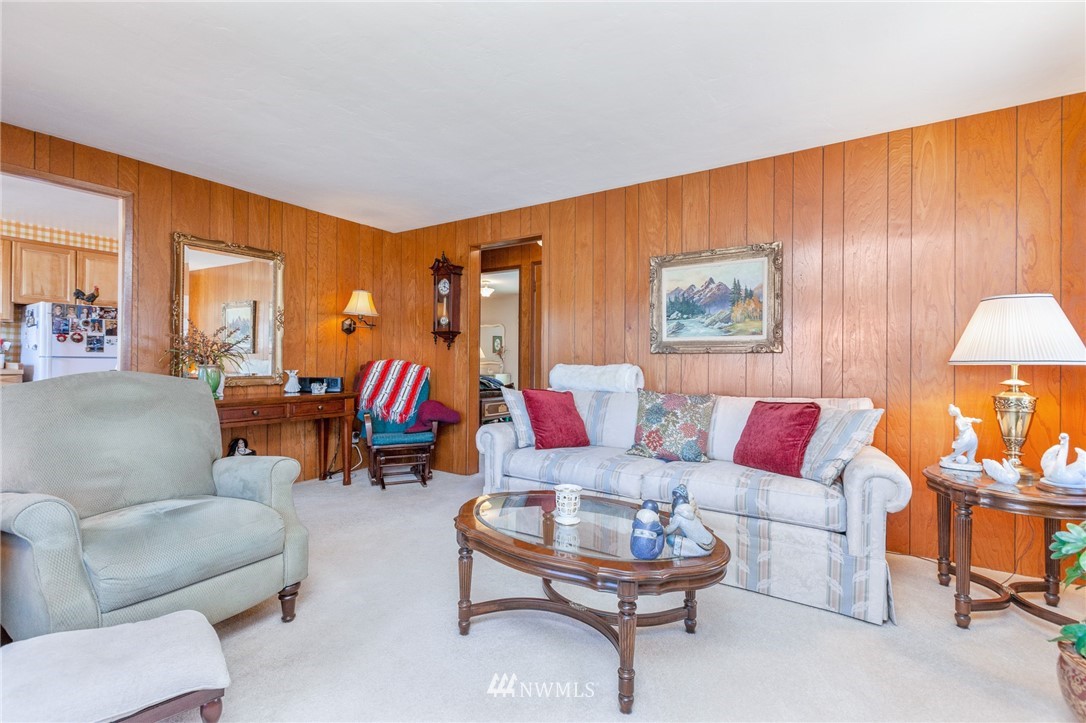 464 Bronson Way Northeast Renton, WA 98056 - Photo 4 of 25 a living room with furniture and a lamp