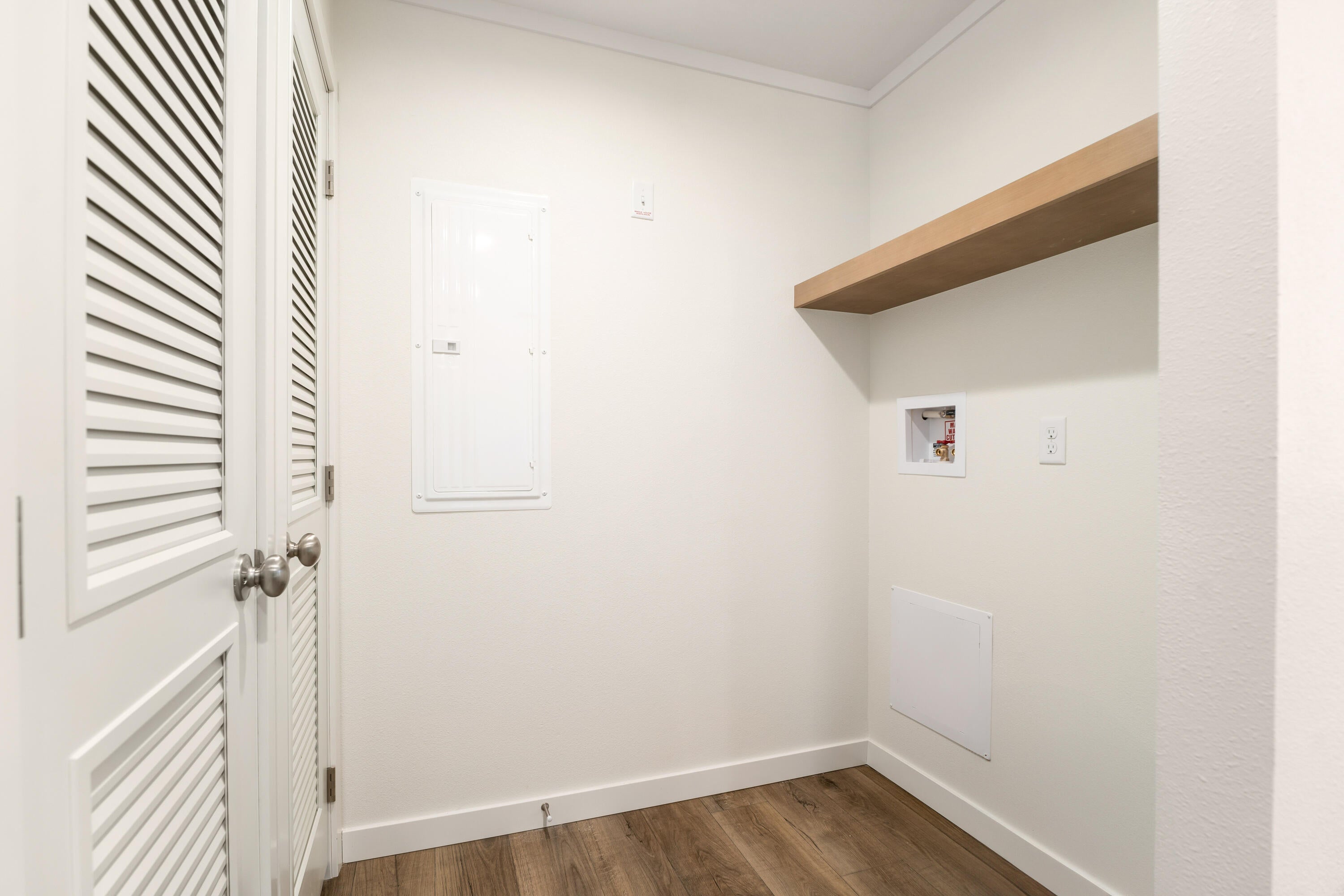15560 Rim Drive La Pine, OR 97739 - Photo 15 of 19 30-Laundry Room