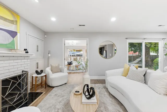 a view of a bath tub sitting in a balcony
