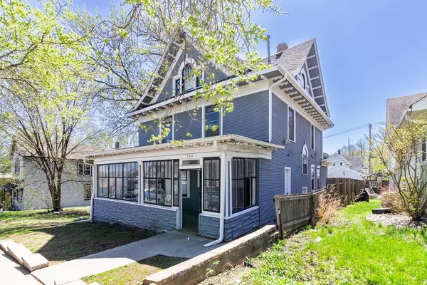 $379,900 | 794 Case Avenue East, St. Paul, MN 55106