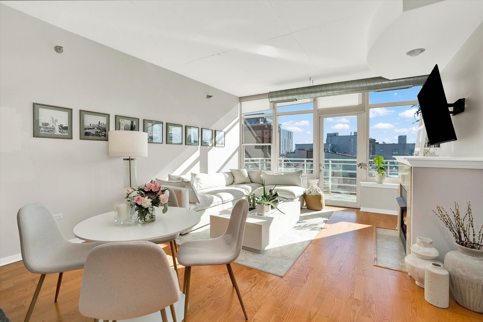 909 West Washington Boulevard, Unit 1002 Chicago, IL 60607 - Photo 6 of 15 a living room with furniture and a flat screen tv