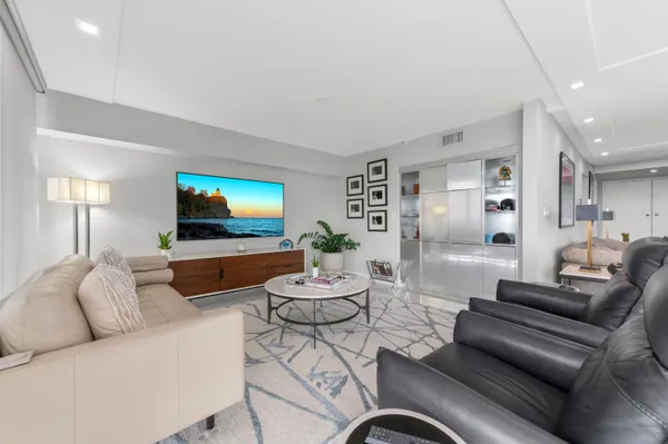 $7,500 | 1900 Consulate Place, Unit 2104, West Palm Beach, FL 33401