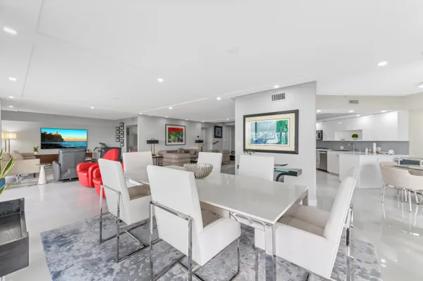 $7,500 | 1900 Consulate Place, Unit 2104, West Palm Beach, FL 33401