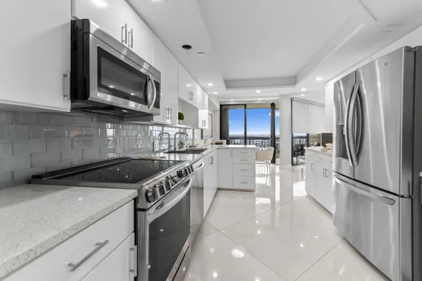 $7,500 | 1900 Consulate Place, Unit 2104, West Palm Beach, FL 33401