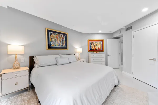 $7,500 | 1900 Consulate Place, Unit 2104, West Palm Beach, FL 33401