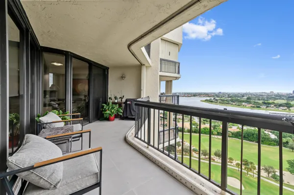 $7,500 | 1900 Consulate Place, Unit 2104, West Palm Beach, FL 33401
