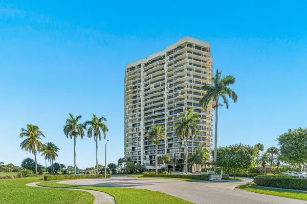 $7,500 | 1900 Consulate Place, Unit 2104, West Palm Beach, FL 33401