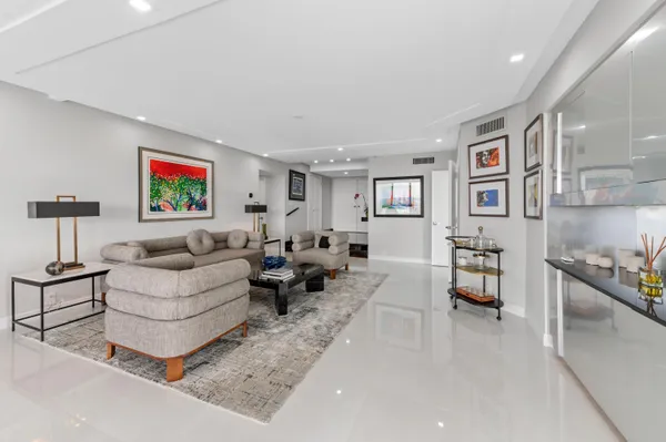 $7,500 | 1900 Consulate Place, Unit 2104, West Palm Beach, FL 33401